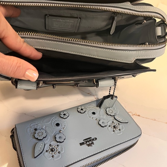 Light Blue Coach Swagger and Wallet with Tea Rose Tooling. - Picture 7 of 11
